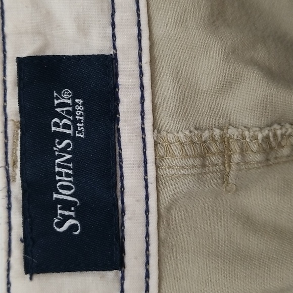 St. John's Bay Cargo men's tan shorts - Picture 6 of 7